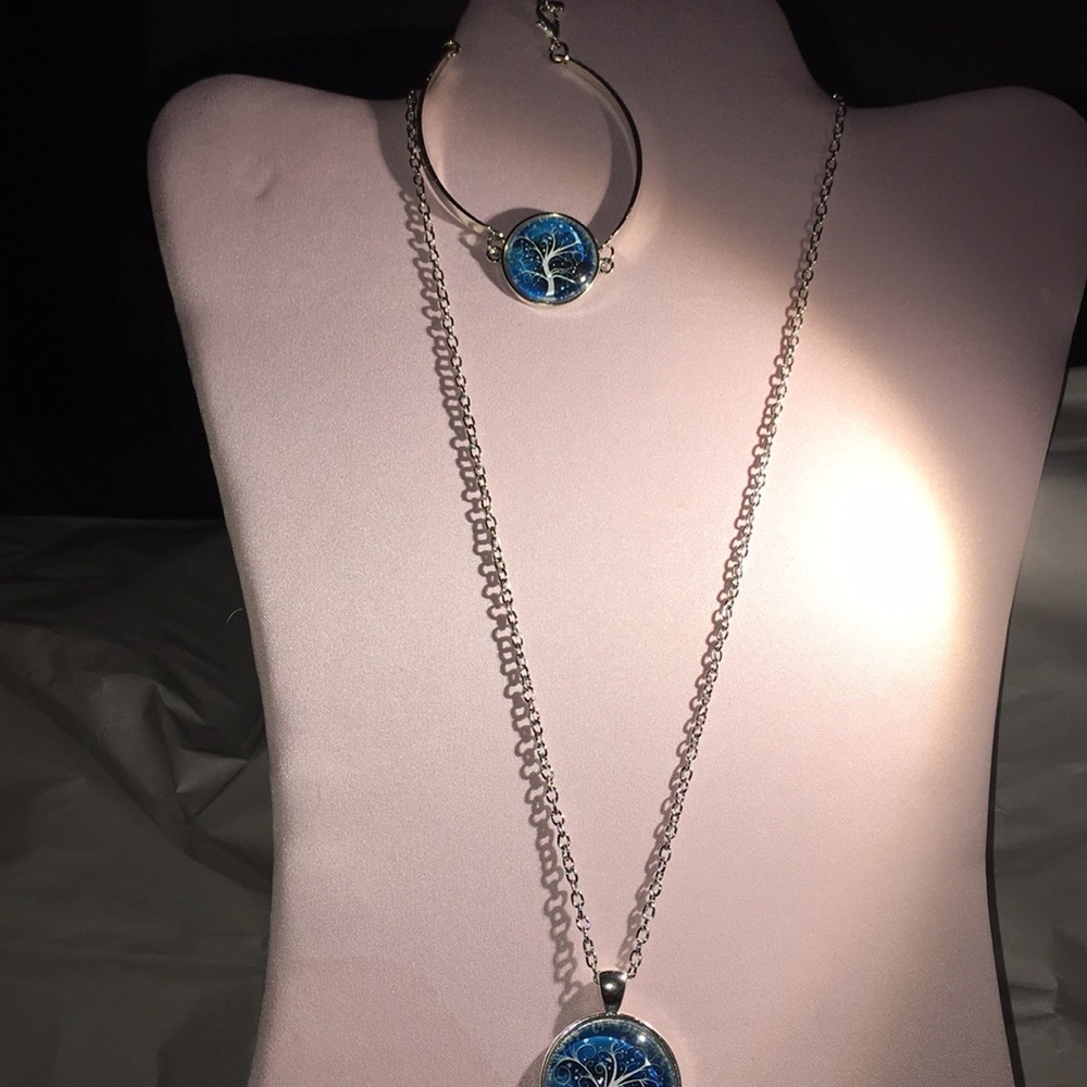 Necklace/bracelet set